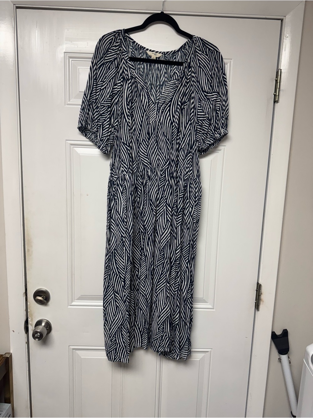 Terra & Sky Black and White Printed V-Neck Midi Dress